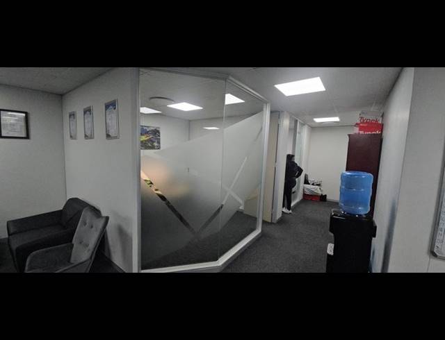 BUSINESS PROPERTY TO RENT IN MIDRIDGE PARK